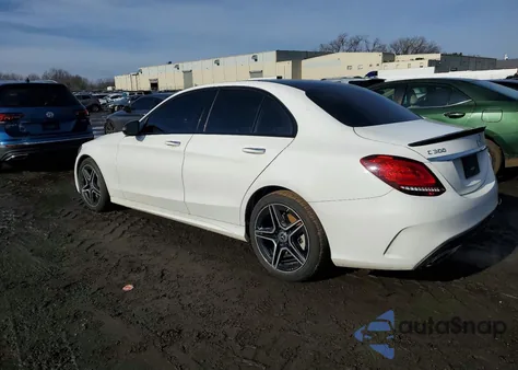2019 Mercedes-Benz C 300 4Matic z USA, uszkodzony, nr VIN 55SWF8EB8KU299189